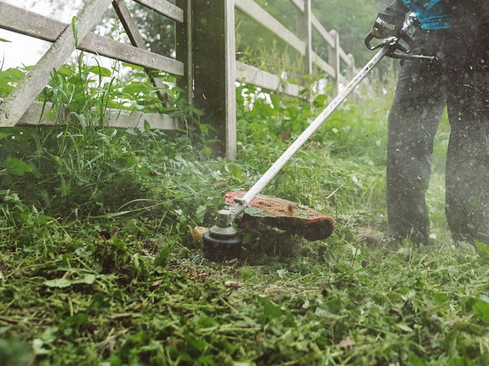 máy cắt cỏ cần mềm